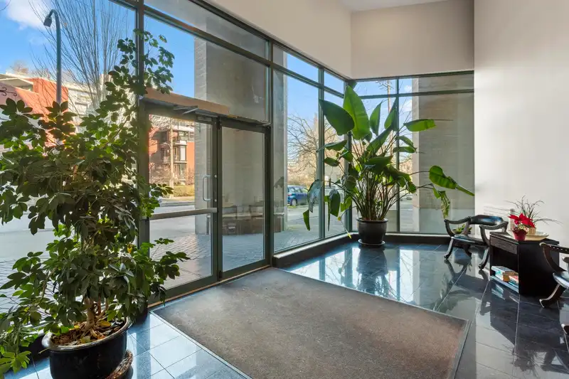 901 288 E 8TH AVENUE - photo 4 of 40