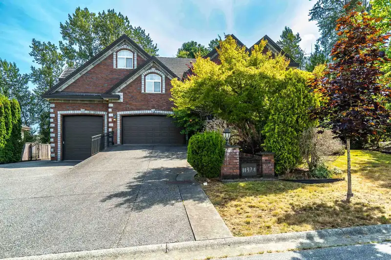11324 161 STREET - photo 3 of 40