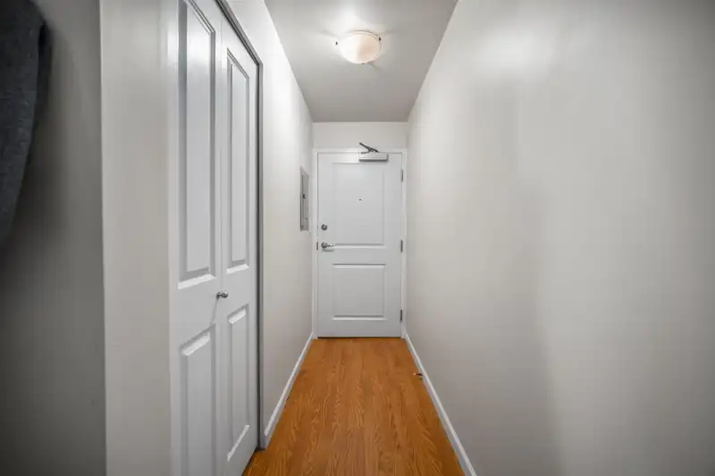 409 9232 UNIVERSITY CRESCENT - photo 4 of 27