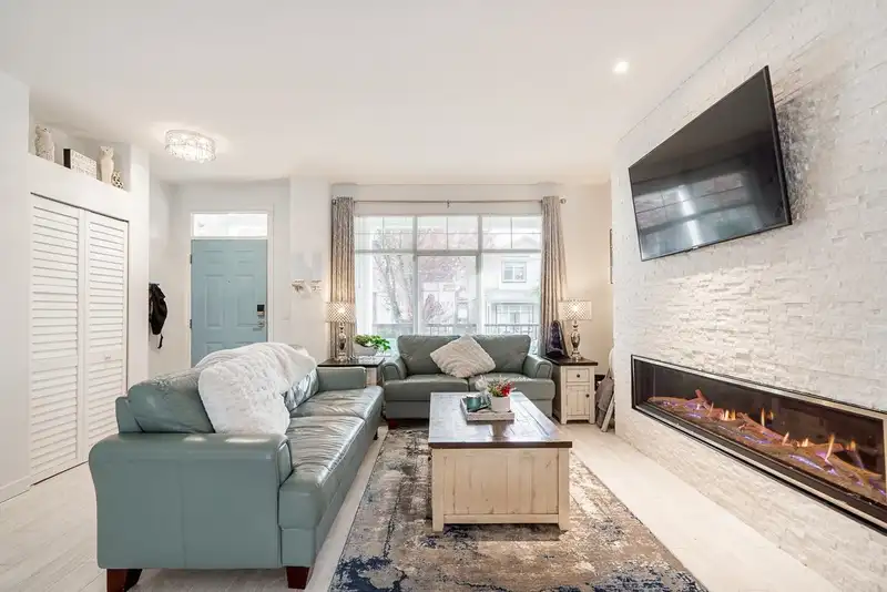 24365 102A AVENUE - photo 2 of 38