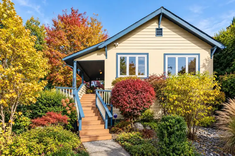 114 W KINGS ROAD - photo 1 of 40