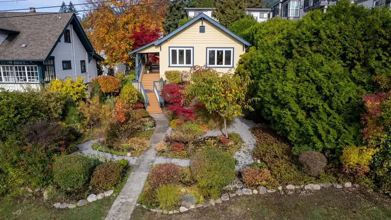 114 W KINGS ROAD - photo 2 of 40