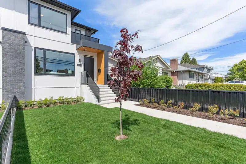 7225 10TH AVENUE - photo 1 of 40