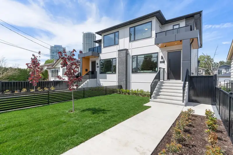 7225 10TH AVENUE - photo 4 of 40