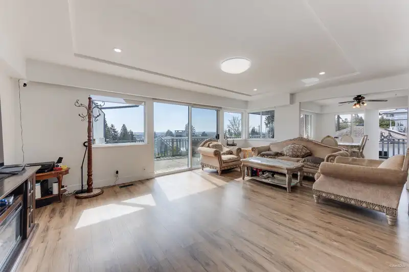 8035 NELSON AVENUE - photo 3 of 32