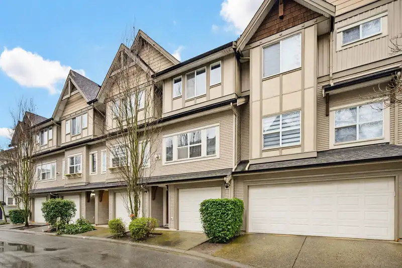 55 8737 161 STREET - photo 2 of 39