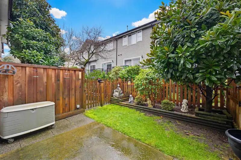 55 8737 161 STREET - photo 3 of 39
