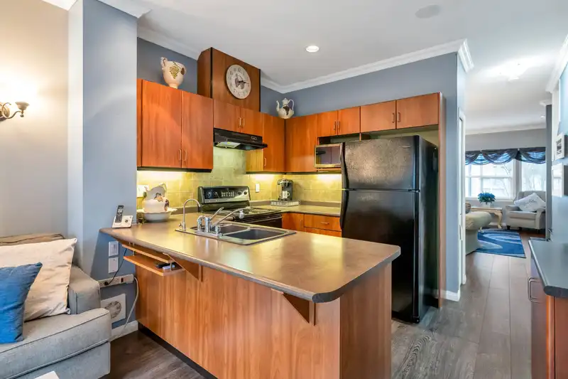 55 8737 161 STREET - photo 4 of 39