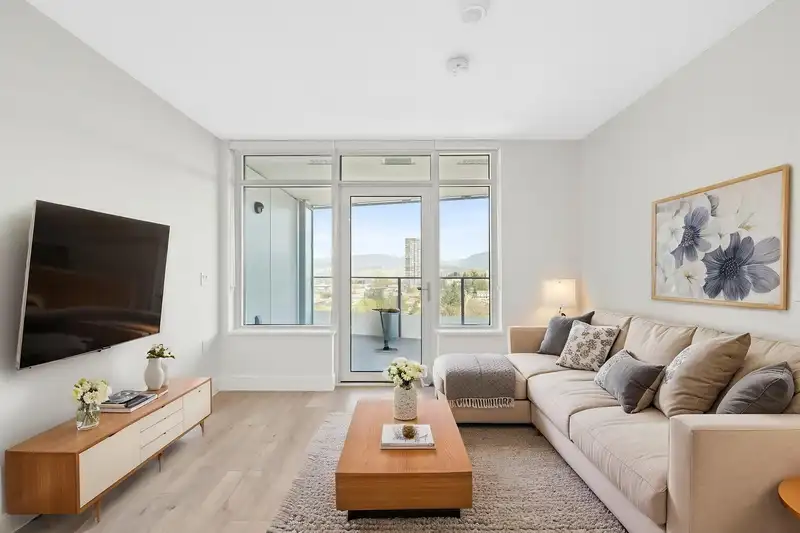 1607 10428 WHALLEY BOULEVARD - photo 1 of 37