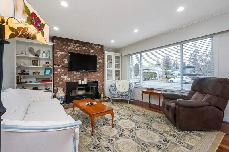 27056 28A AVENUE - photo 4 of 22