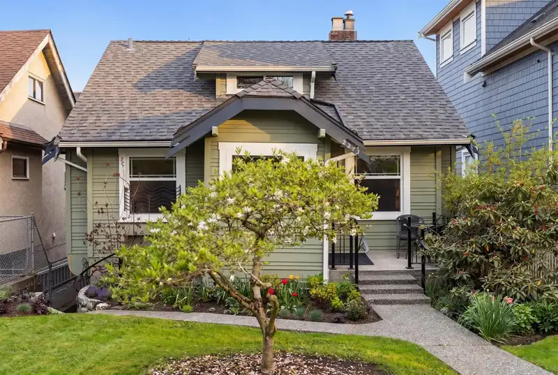 2273 E 2ND AVENUE - photo 1 of 38