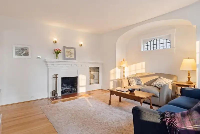 2273 E 2ND AVENUE - photo 3 of 38