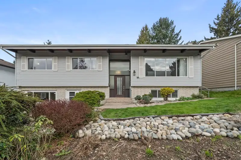39 MOTT CRESCENT - photo 1 of 38