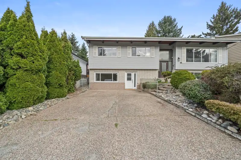 39 MOTT CRESCENT - photo 2 of 38