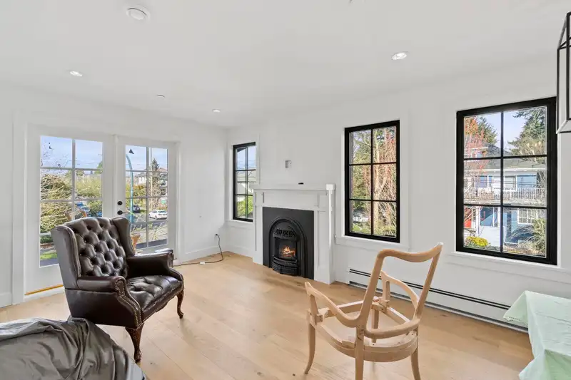 2072 KITCHENER STREET - photo 4 of 35