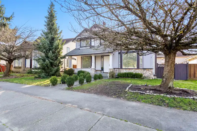 1288 RIVERSIDE DRIVE - photo 2 of 39