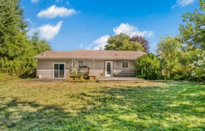 20280 50 AVENUE - photo 2 of 23