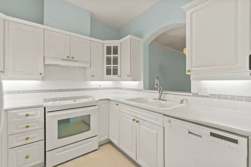 130 3098 GUILDFORD WAY - photo 4 of 38