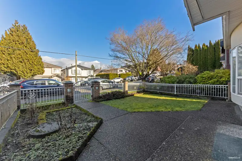 3056 ADANAC STREET - photo 3 of 37