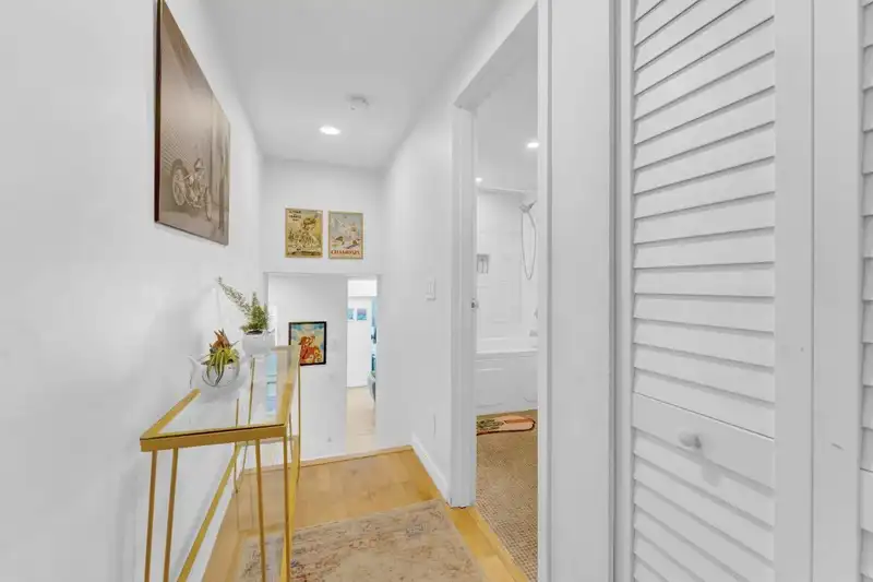 204 2125 YORK AVENUE - photo 2 of 24