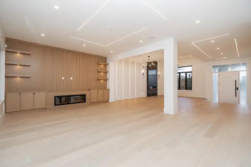 19730 33A AVENUE - photo 4 of 15