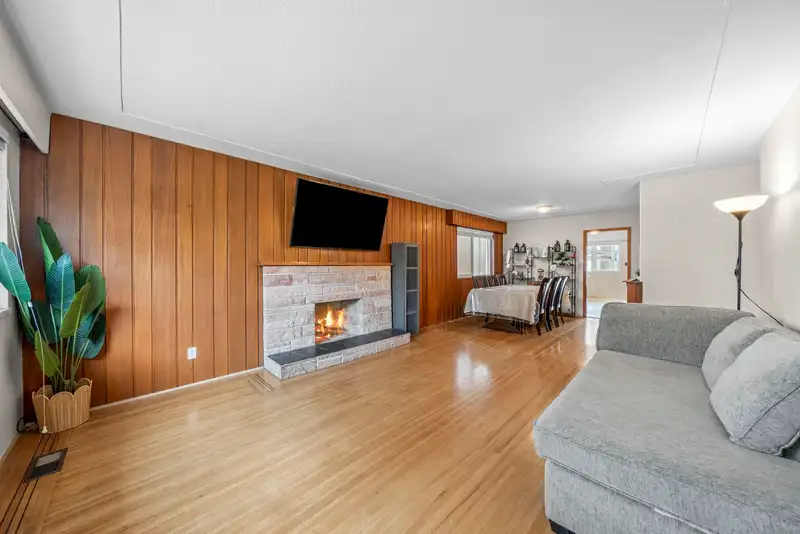 2634 PARKER STREET - photo 4 of 40
