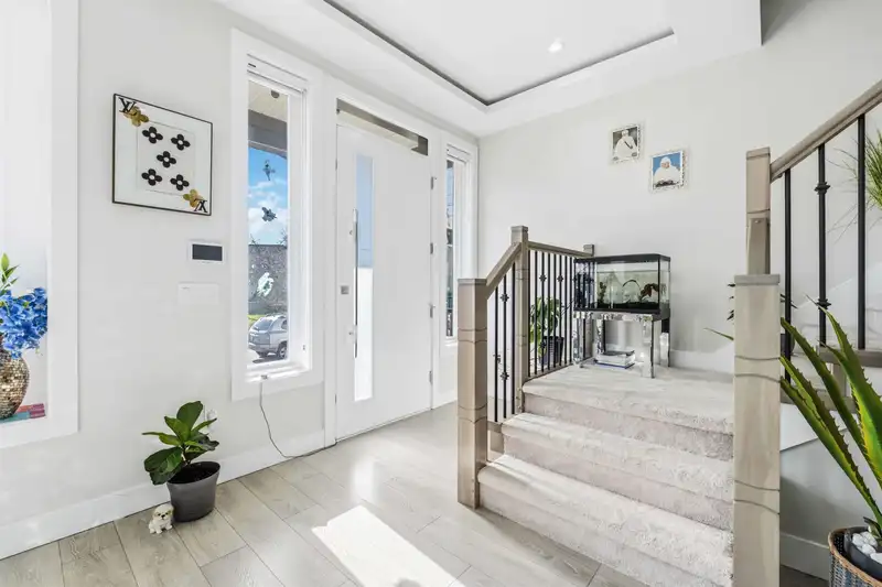 19247 71 AVENUE - photo 4 of 40