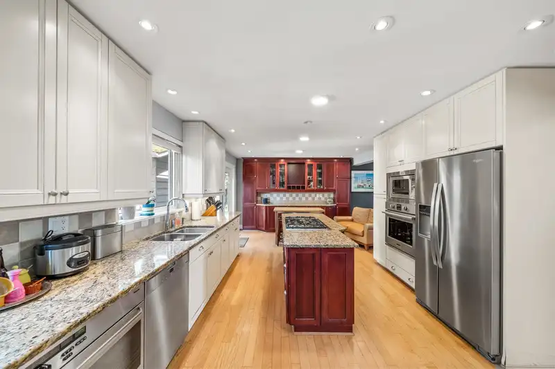 230 W 22ND STREET - photo 3 of 37
