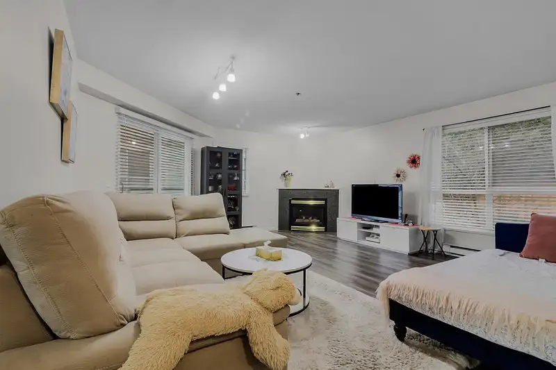 64 2727 E KENT AVENUE NORTH - photo 3 of 27