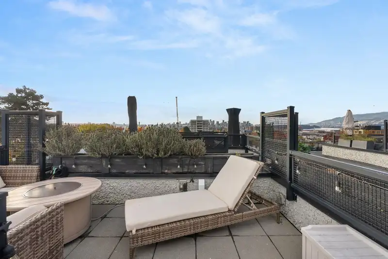 4 1851 ADANAC STREET - photo 1 of 40