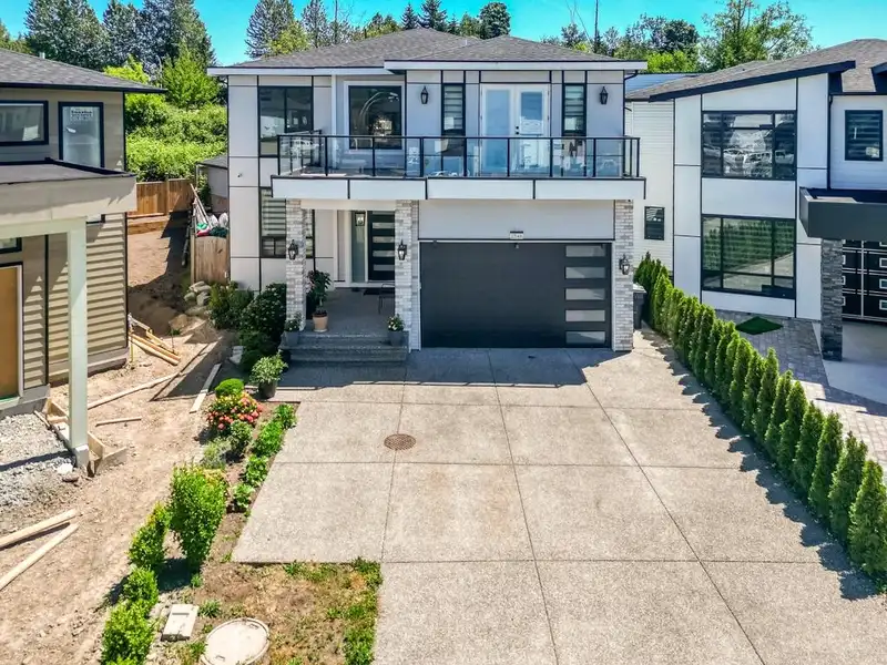 2546 TERMINAL COURT - photo 2 of 38