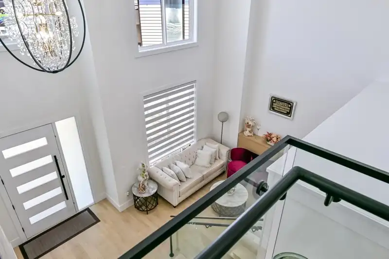 2546 TERMINAL COURT - photo 4 of 38