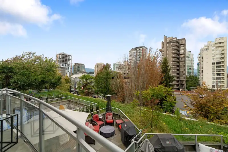 306 1688 ROBSON STREET - photo 2 of 24