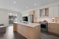 25 7947 209 STREET - thumbnail 11