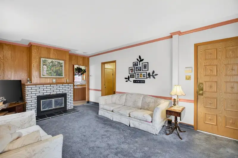 2284 E 45TH AVENUE - photo 3 of 39
