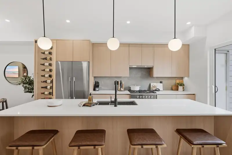 53 4732 60B STREET - photo 2 of 22