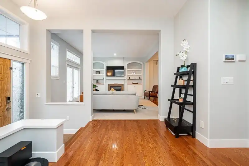 6075 165A STREET - photo 4 of 33