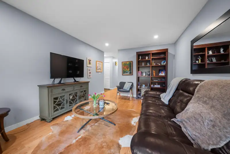 2731 SANDON DRIVE - photo 4 of 26