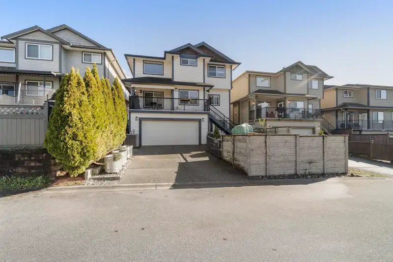 10363 ROBERTSON STREET - photo 4 of 38