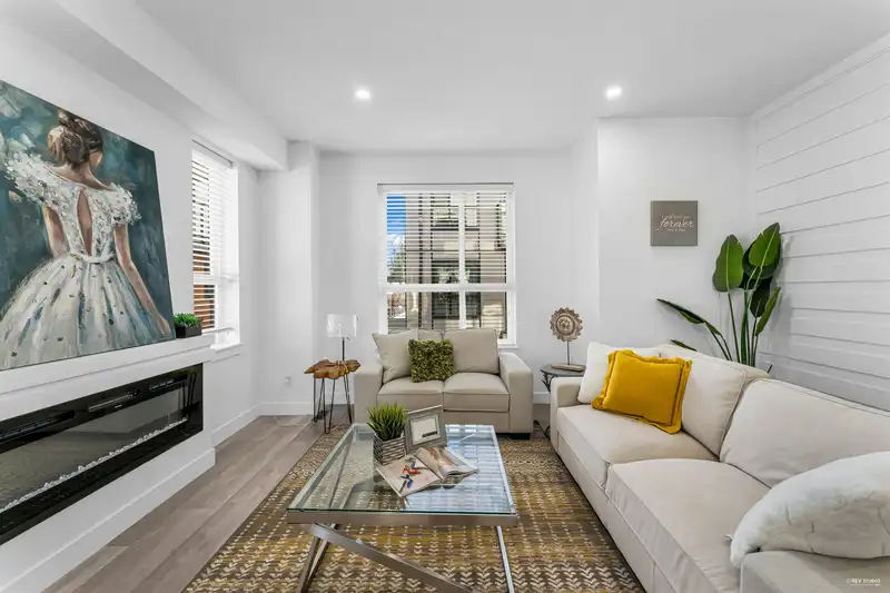 7 19760 55 AVENUE - photo 2 of 34
