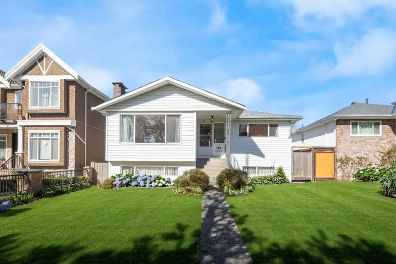3571 E 46TH AVENUE - photo 1 of 26