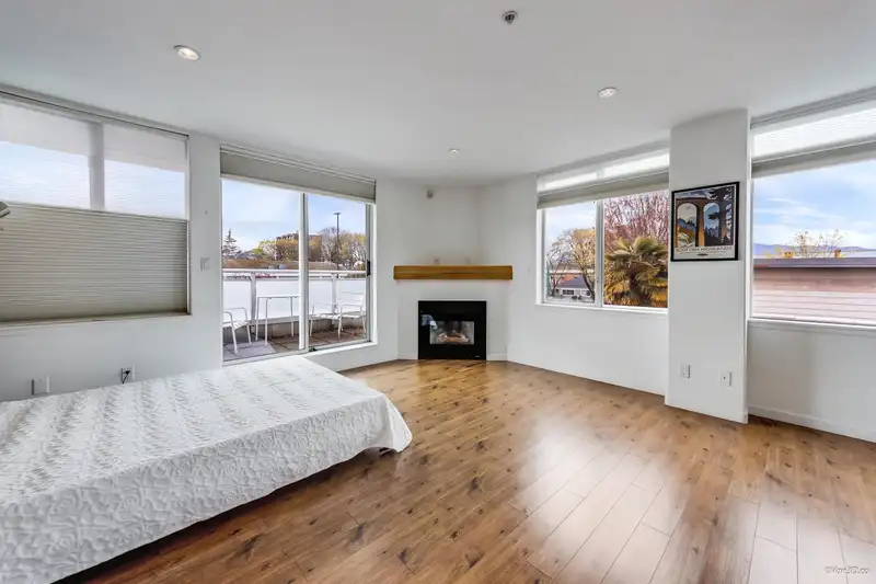 206 1978 VINE STREET - photo 4 of 19