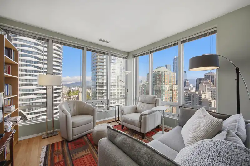 1607 989 NELSON STREET - photo 1 of 32