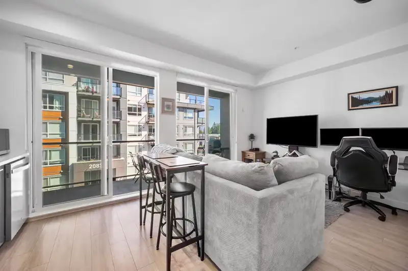 a413 20834 80 AVENUE - photo 2 of 16