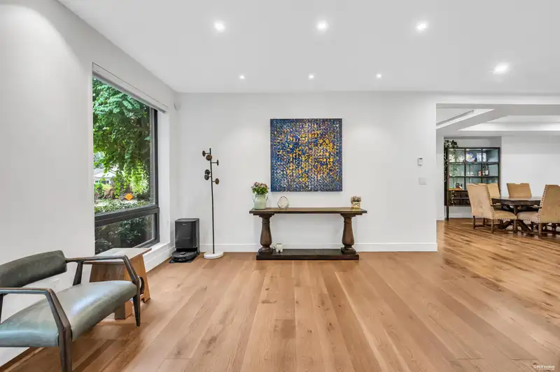 1112 W 38TH AVENUE - photo 3 of 40