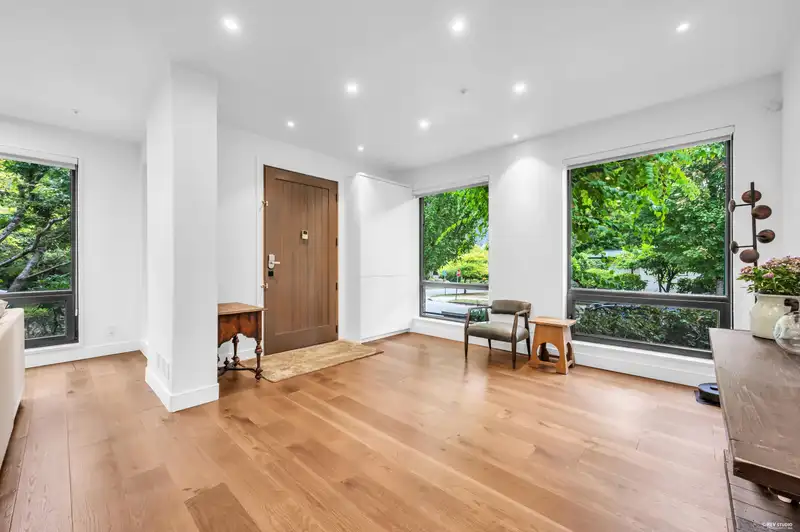 1112 W 38TH AVENUE - photo 4 of 40