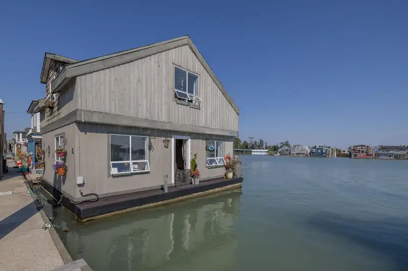 12 3550 WESTHAM ISLAND ROAD - photo 2 of 38