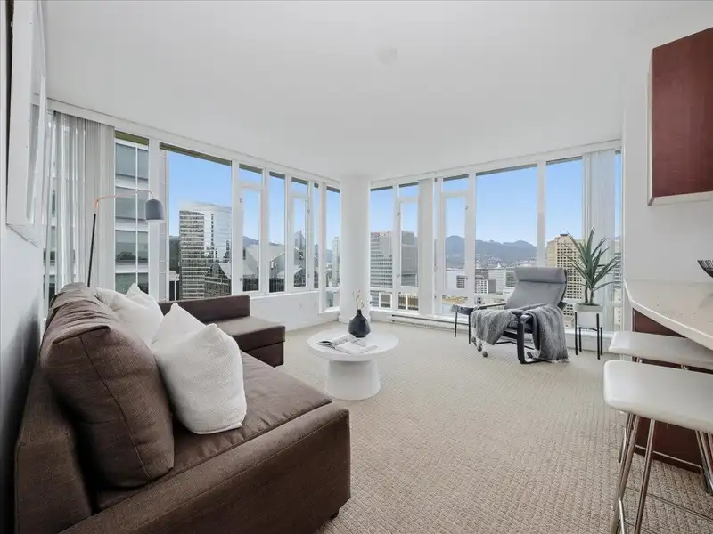 2807 610 GRANVILLE STREET - photo 1 of 31