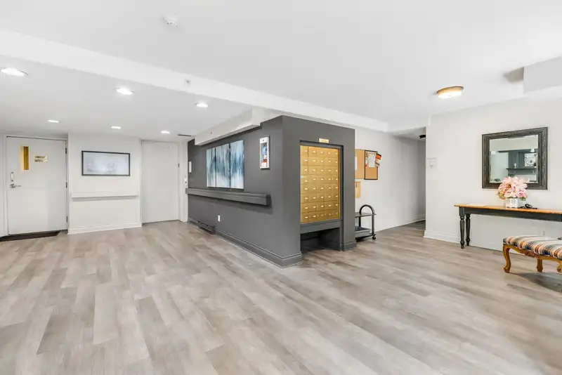 203 20727 DOUGLAS CRESCENT - photo 4 of 27