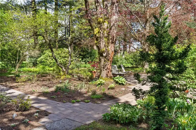 23685 52 AVENUE - photo 3 of 34